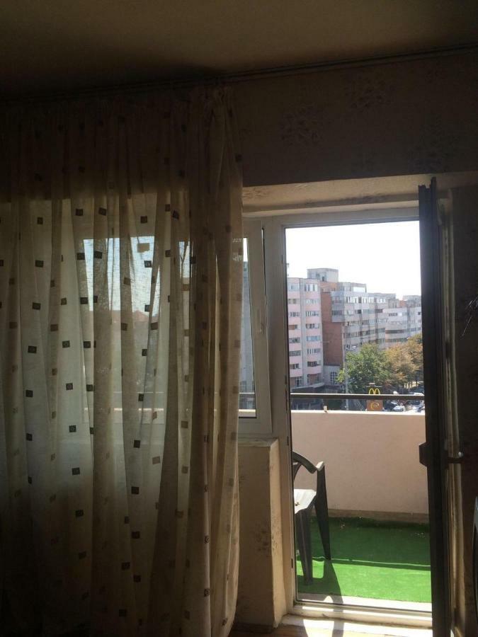Hellen'S Ultracentral Apartament Buzau Exterior photo